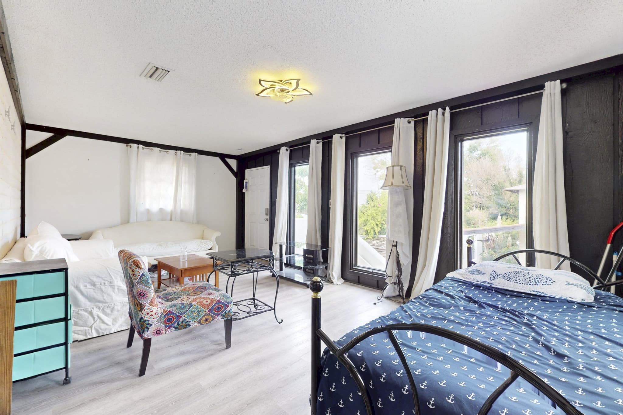 Primary suite with four-poster bed