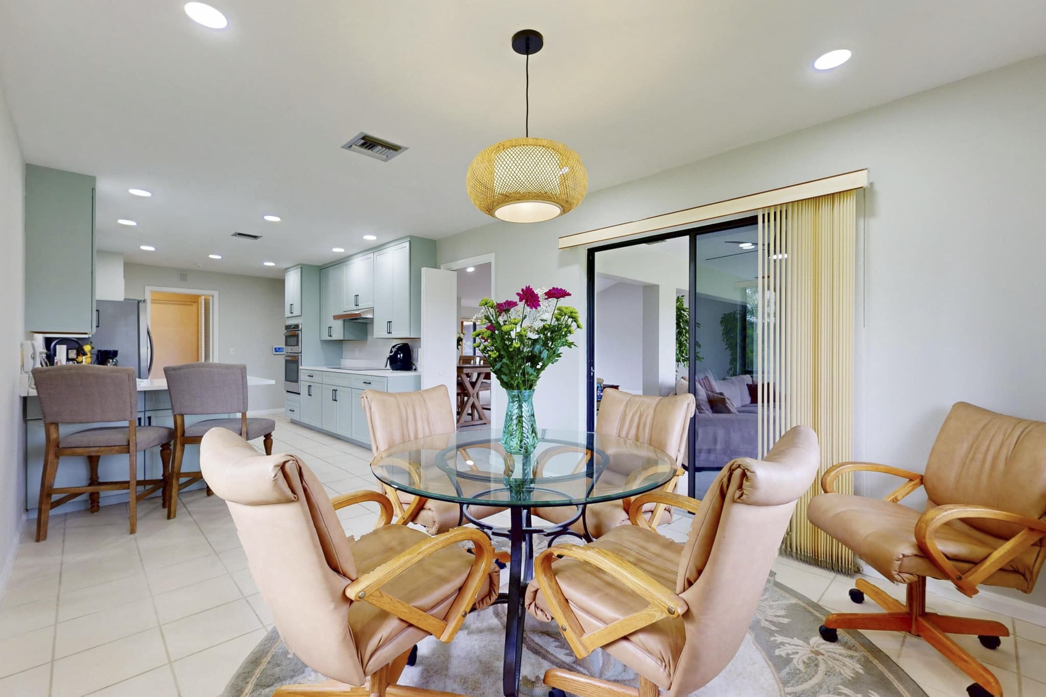 Dining area opening to the lanai