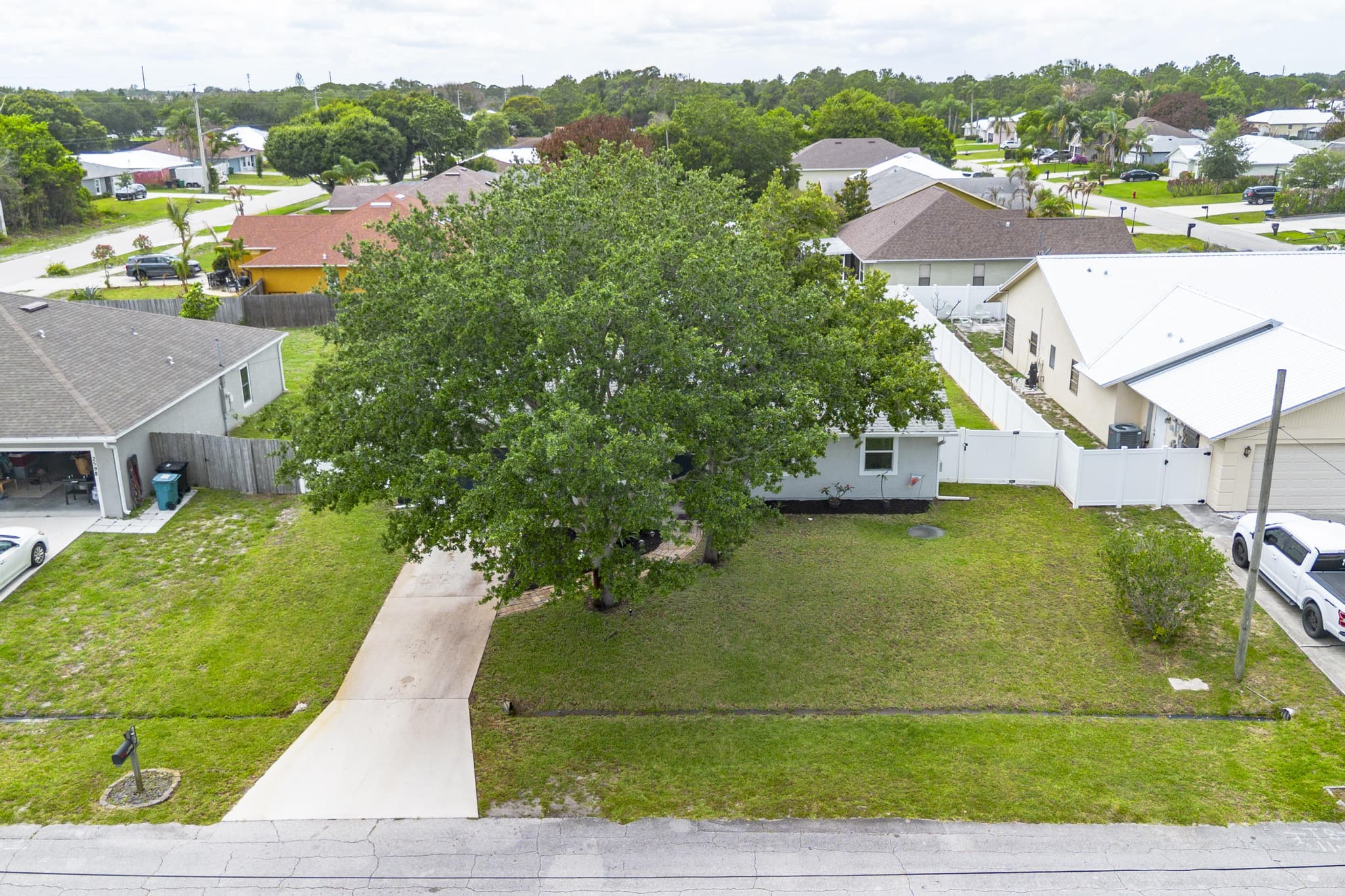 Low drone aerial of 2590 SW Hinchman St and its street